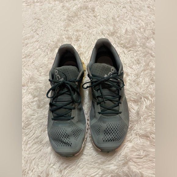 On Running Shoes - ON CLOUD HELION SWISS ENGINEERED RUNNING SHOES